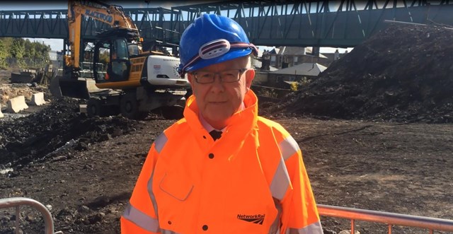 Bruce Crawford MSP visits Kerse Road to view progress: Bruce Crawford-2