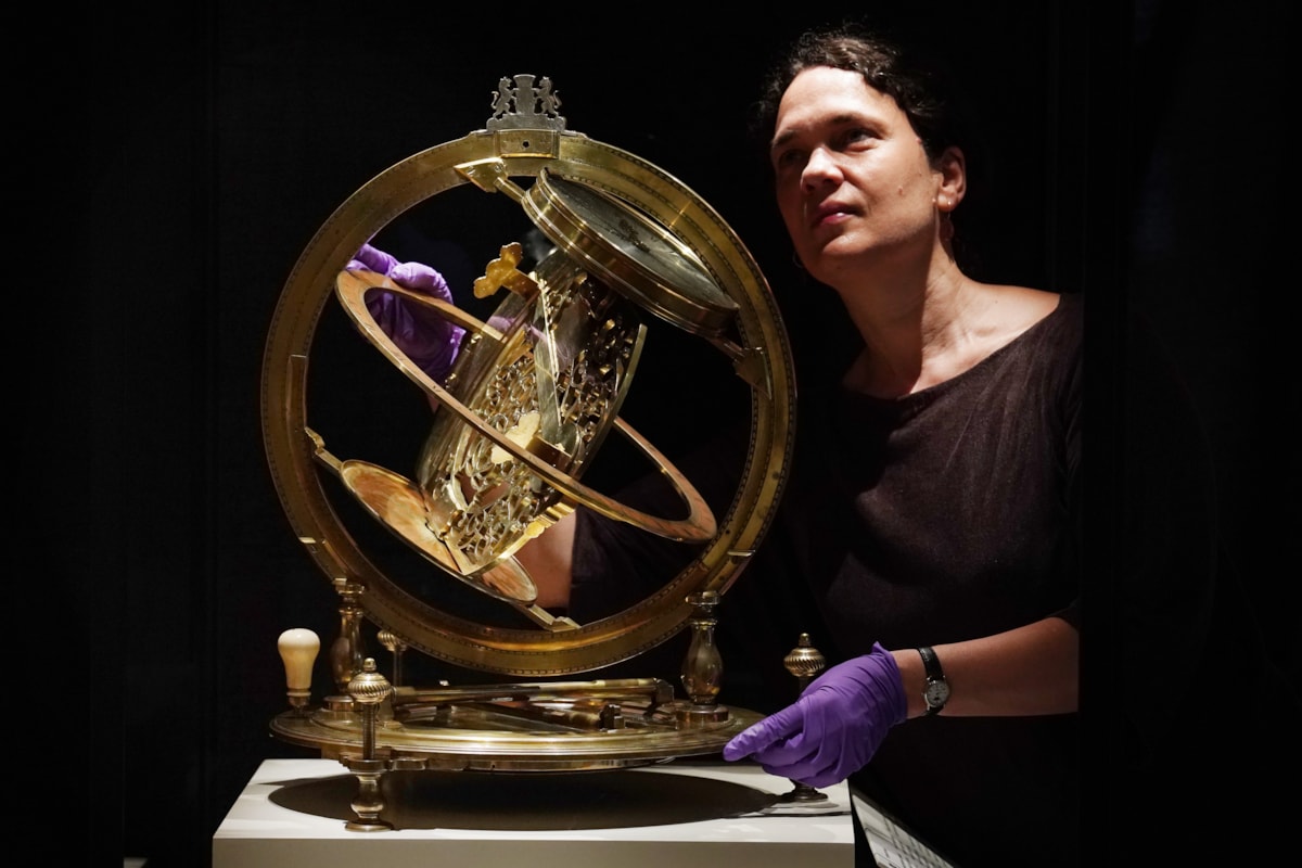 Curator Dr Rebekah Higgitt and the Ilay Glynne dial at the National Museum of Scotland. Photo © Stewart Attwood (1)