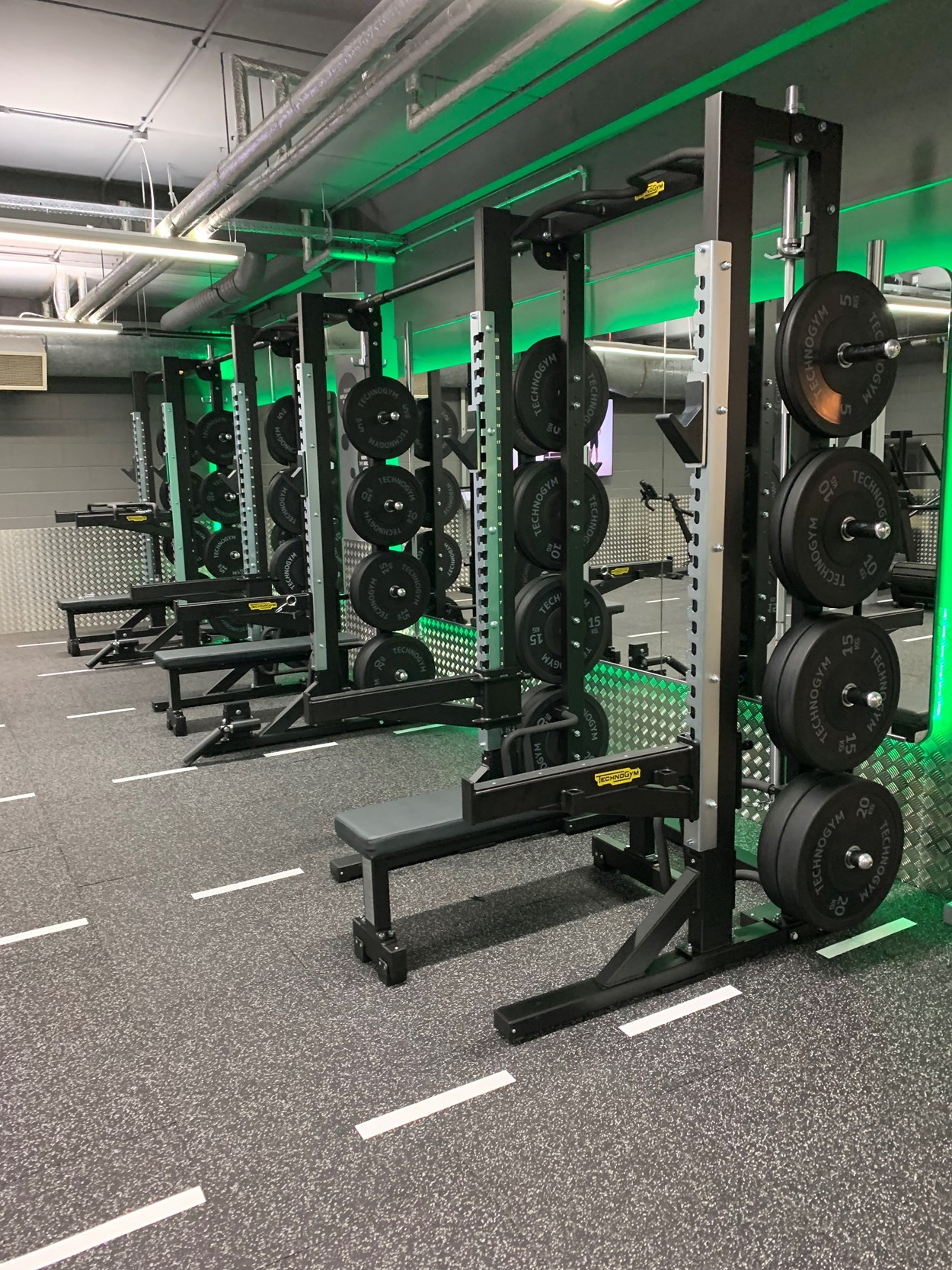 JCCS Gym racks with plates (1)