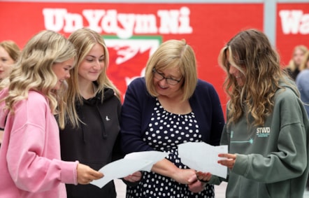 21.08.25 GCSE Results Cab Sec Ed  9