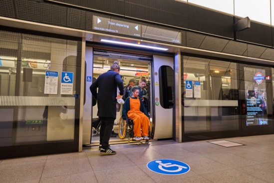 Elizabeth line level boarding: Elizabeth line level boarding