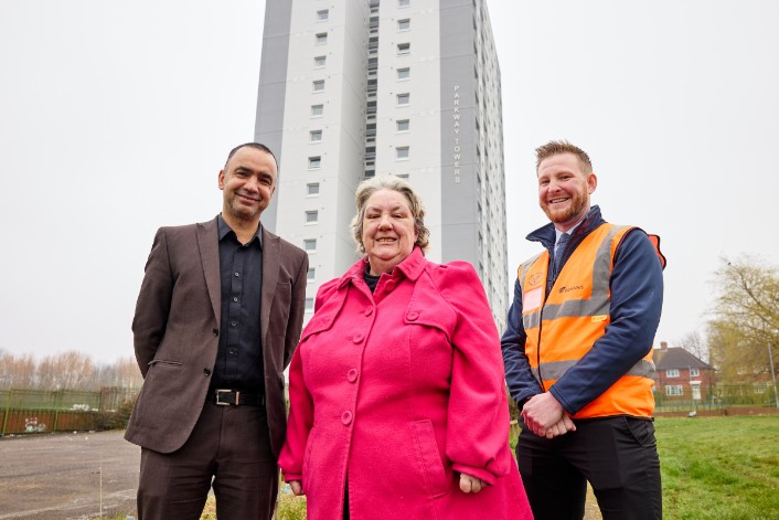 Parkway 3: Councillor Mohammed Rafique (Leeds City Council’s executive member for climate, energy, environment and green space) and Andrew Brier (design manager at Equans) with Parkway Towers resident Carol Thomas.