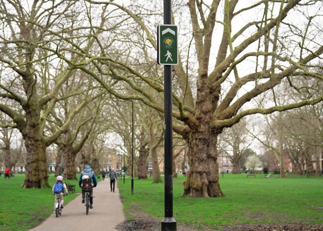 TfL Image - Green Link Walk sign 1