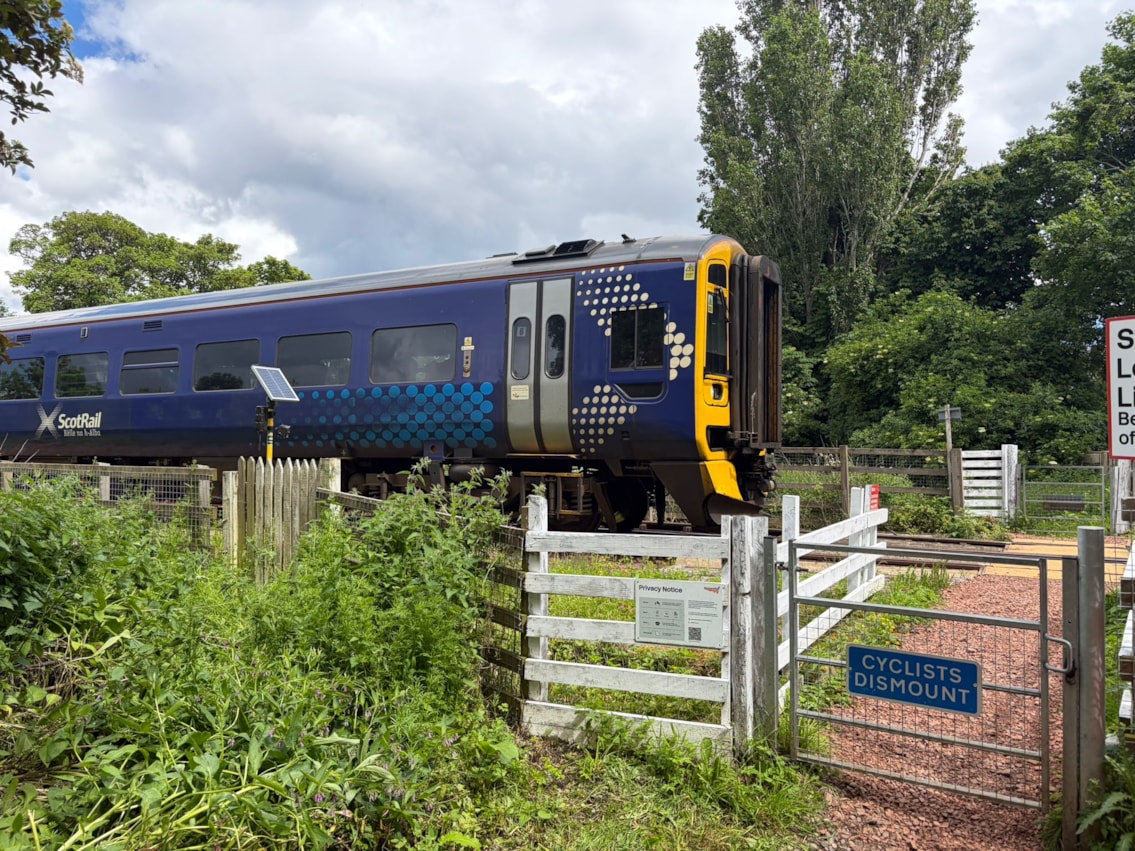 Dingwall south level crossing 2