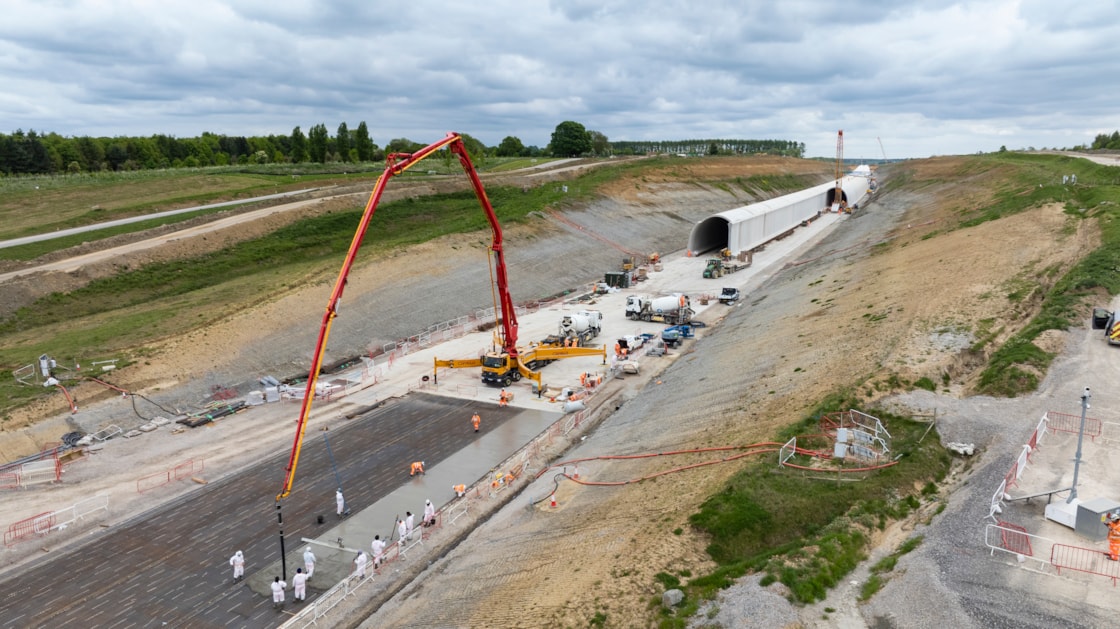 Concrete pour for the base of what will become the north portal of Chipping Warden green tunnel May 2025