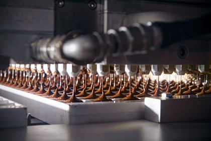 ‘Willy Wonka’ at 50: how the film fantasy of a futuristic chocolate factory and Siemens’ supercomputer became a reality: Chocolate manufacturing (002)