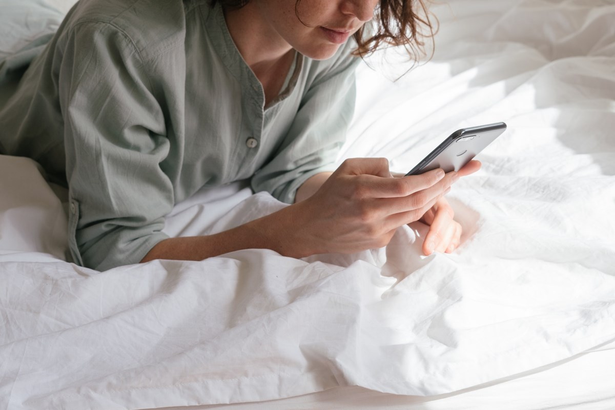 woman-using-smartphone-in-bed-3060643