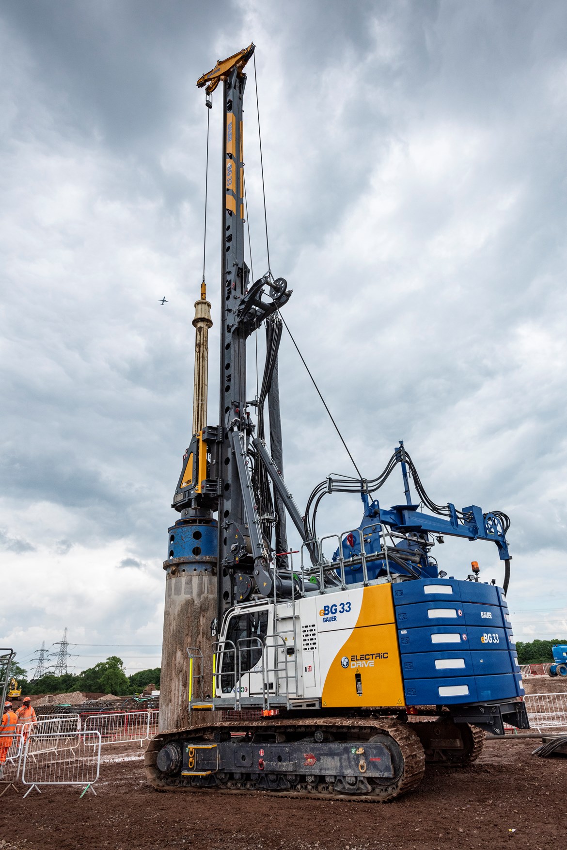 HS2 trials ‘first of a kind’ electric drilling rig in bid to cut carbon in construction: The new BAUER eBG33 piling rig cuts 1,200kg of CO2 per day and reduces noise by 50% 
