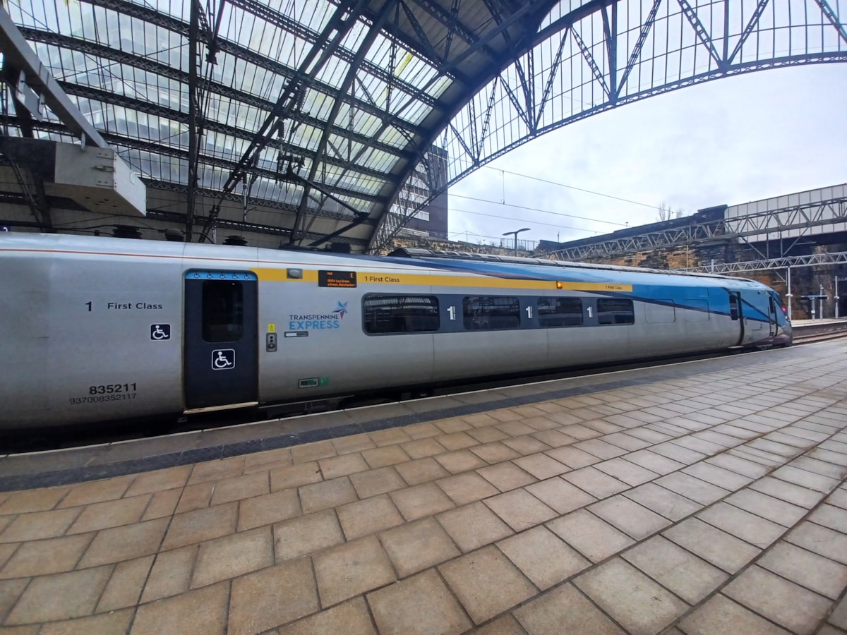 New customer signage on TPE's 802 fleet (10)