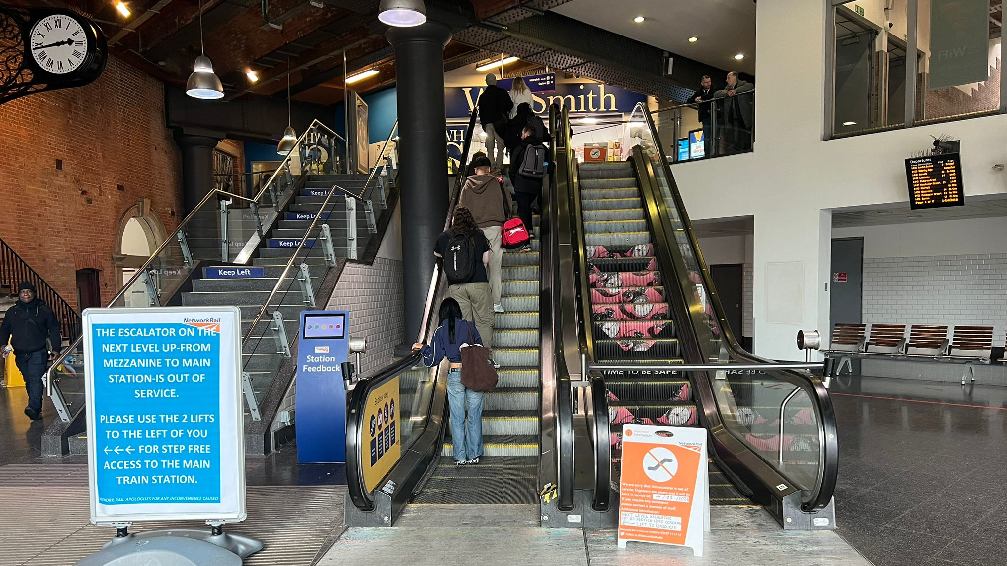 Passengers warned of escalator closures at Manchester Piccadilly