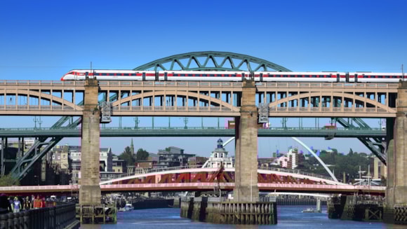 An LNER Azuma passing over High Level Bridge, Newcastle cropped