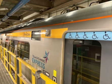 New customer signage on TPE's 802 fleet (5)