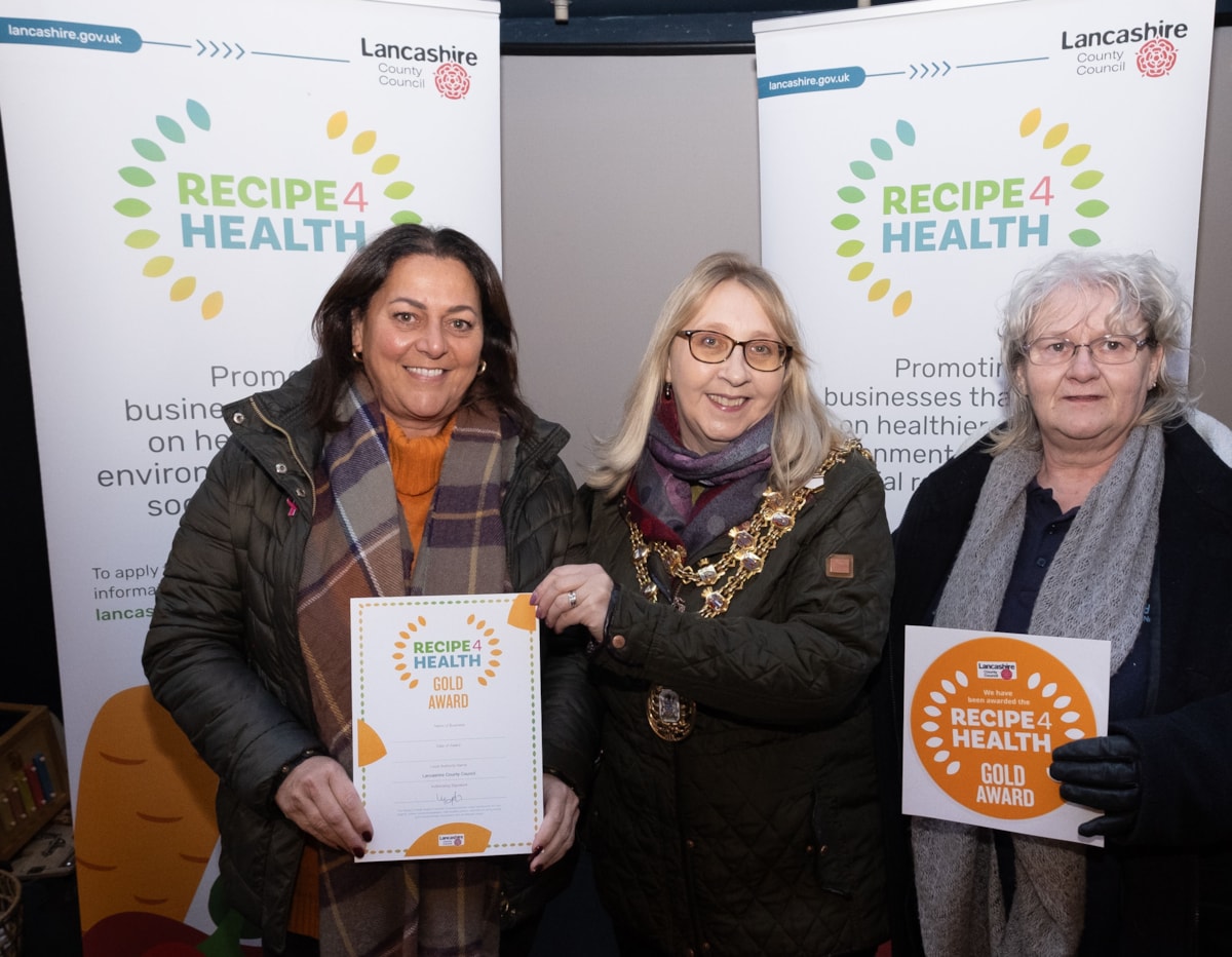 Puddleducks staff are presented with the Gold award by the Mayor