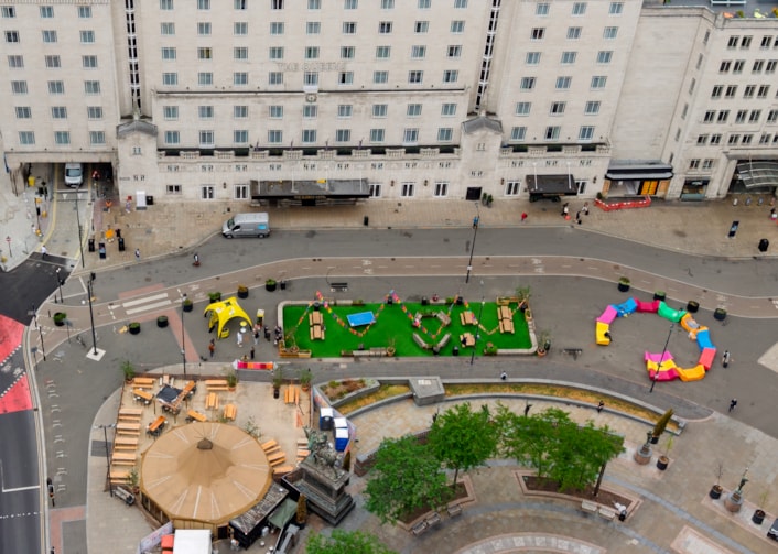 TdFF2: An aerial view of City Square as it hosted an event marking one year until Leeds welcomes the Grand Départ of the 2027 Tour de France Femmes avec Zwift.