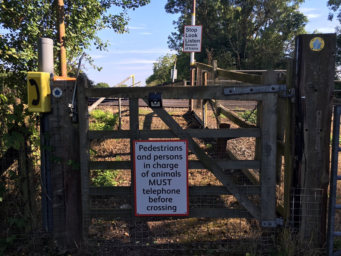 Network Rail appealing to anglers to tackle issue of Warwickshire level crossing misuse: Wormleighton footpath level crossing 3