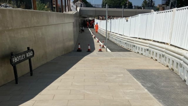 New wider walkway opens at Botley Road in Oxford: new southern walkway