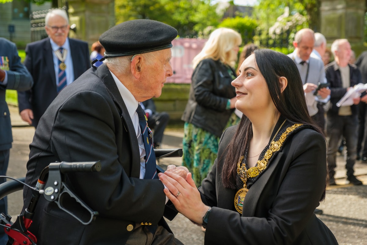 Provost Leitch speaks to 100 year old D-Day veteran John Murdoch