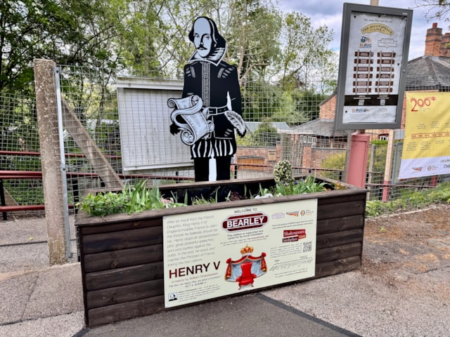 Bearley Shakespeare statue: Bearley Shakespeare statue