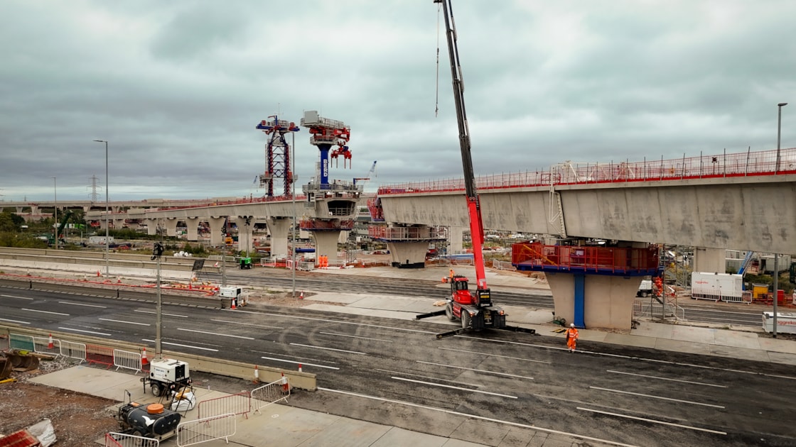 The final Water Orton span being lifted across the M42 during the September closure-3