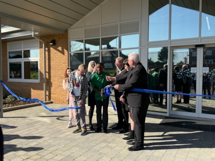 Headteacher Marie Hunter, pupils, the Mayor of Dudley and Council Leader Cllr Patrick Harley open the new Pens Meadow School -2