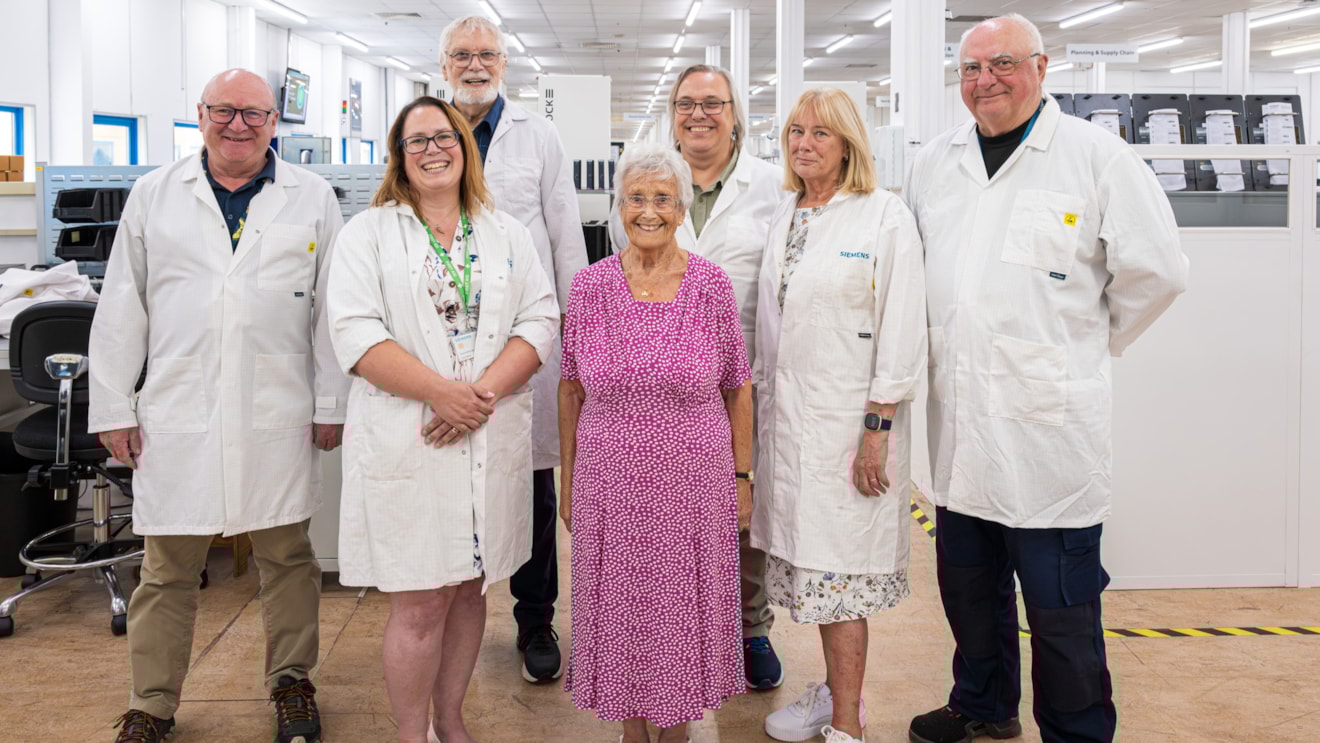 Siemens Mobility welcomes back 91-year-old former Chippenham employee in celebration of five generations of family service: 91-year-old former employee visits Siemens Mobility