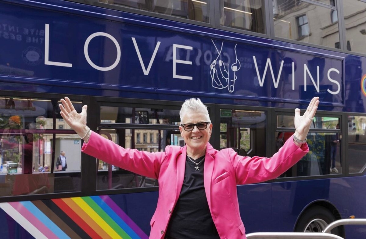 Glasgow Pride Bus - Horse Macdonald-2