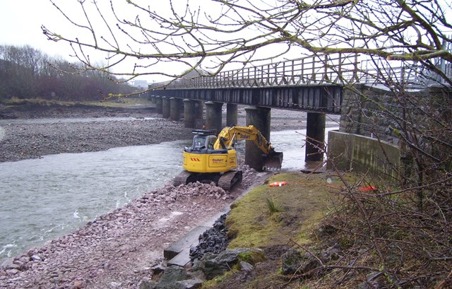 Workington viaduct scour protection: The riverbank haul road