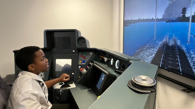 Pupil tries out Hull Trains' driver simulator: Pupil tries out Hull Trains' driver simulator