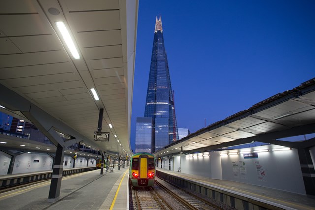 First trains arrive at new London Bridge platforms