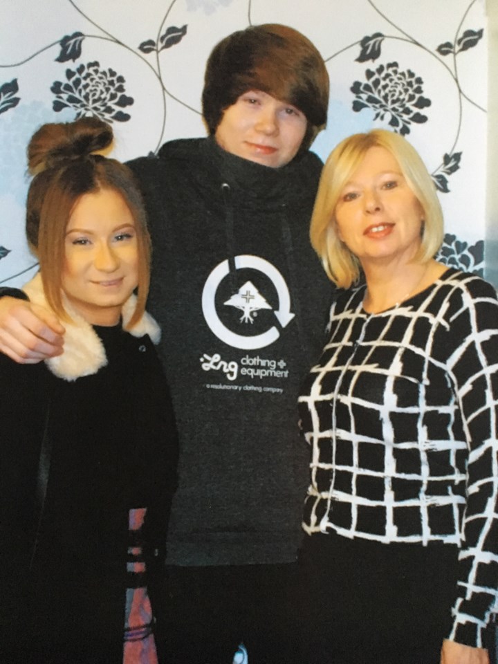 Tom Hubbard, mum Siobhan and sister Katie