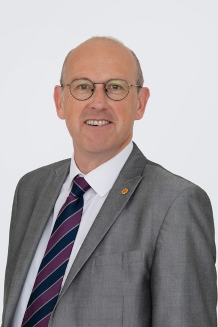 Llyr Gruffydd portrait APPROVED-2