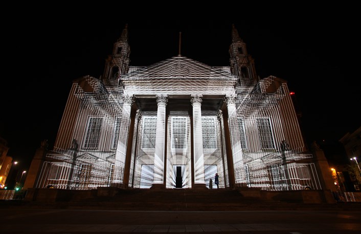 Light Night 2023: The iconic white facade of Leeds Civic Hall will see the return of one of Light Night’s most popular projections, with the building acting as the backdrop for Theatre of Illumination by artist Will Simpson.
Originally commissioned for the 2014 event, the mesmerising digital spectacle features a series of 3D optical illusions and projection mapping, combined with a thrilling soundtrack which together, will take visitors on a journey through time and space.
