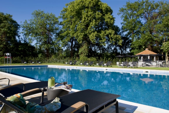 The Runnymede on Thames Outdoor Pool