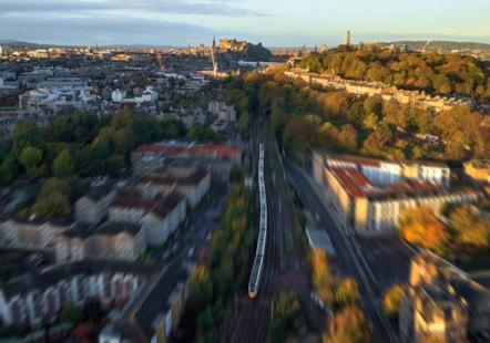 LNER AZUMA LEAVING EDINBURGH WAVERLEY STATION-2