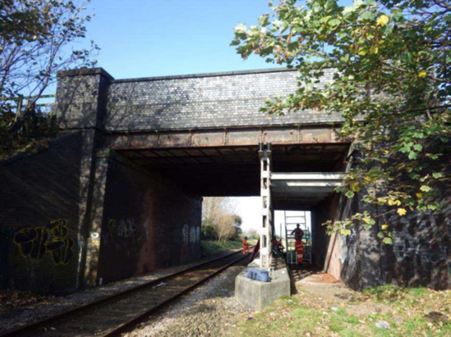 Highbury Road Bridge trackside work week one January 2019