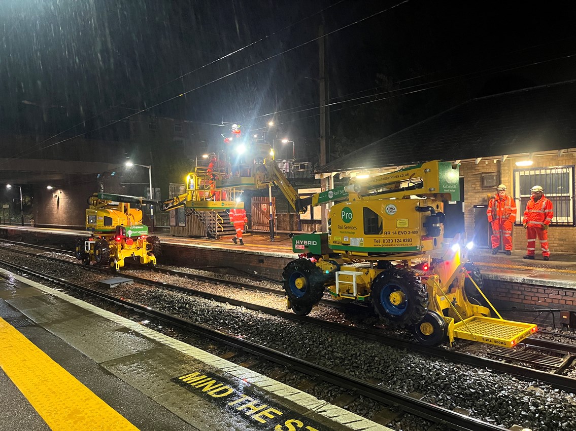 Hybrid MEWPS operating in battery-only mode at Royston, Network Rail