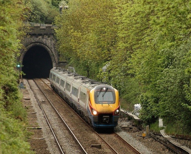 16 days of essential track upgrades on the Midland Main Line – passengers urged to plan ahead: Clay Cross tunnel
