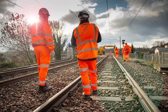 Engineers work on ECDP between Welwyn and Hitchin, Network Rail (4) R: Engineers work on ECDP between Welwyn and Hitchin, Network Rail (4) R