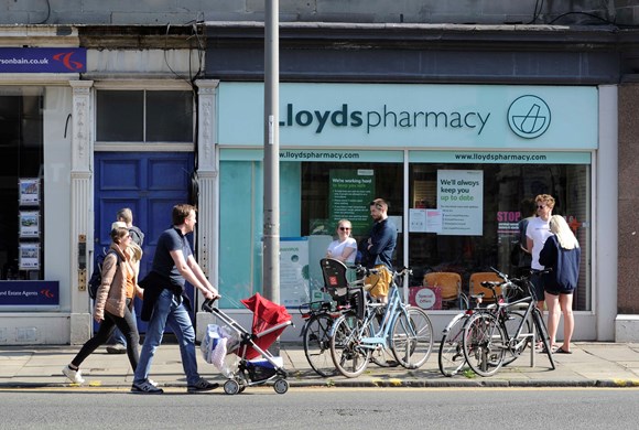Opportunity to change Scotland?s travel habits: physical distancing on pavements
