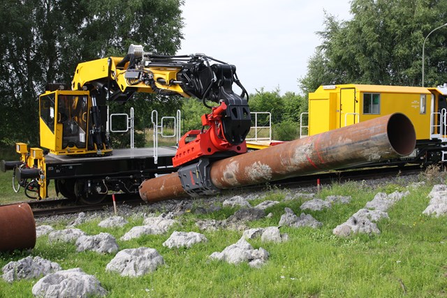 Electrification of the railway enters next crucial stage in the Swindon area: The piling machinery on the High Output Plant System (HOPS train)