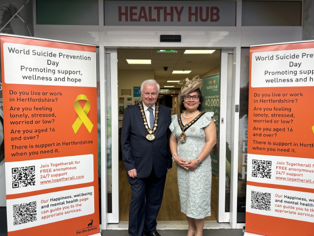 Cllr Terry Douris, Chairman of Herts County Council, and Cllr Myla Arceno, Mayor of Stevenage and the event to mark World Suicide Prevention Day