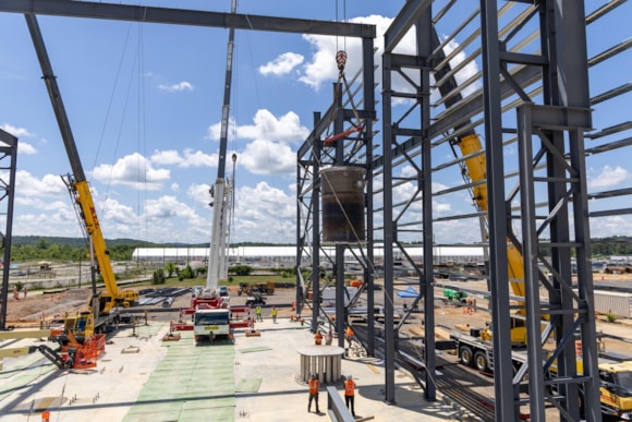 Kairos Power successfully installs pilot reactor vessel fabricated in the UK: Photo 3