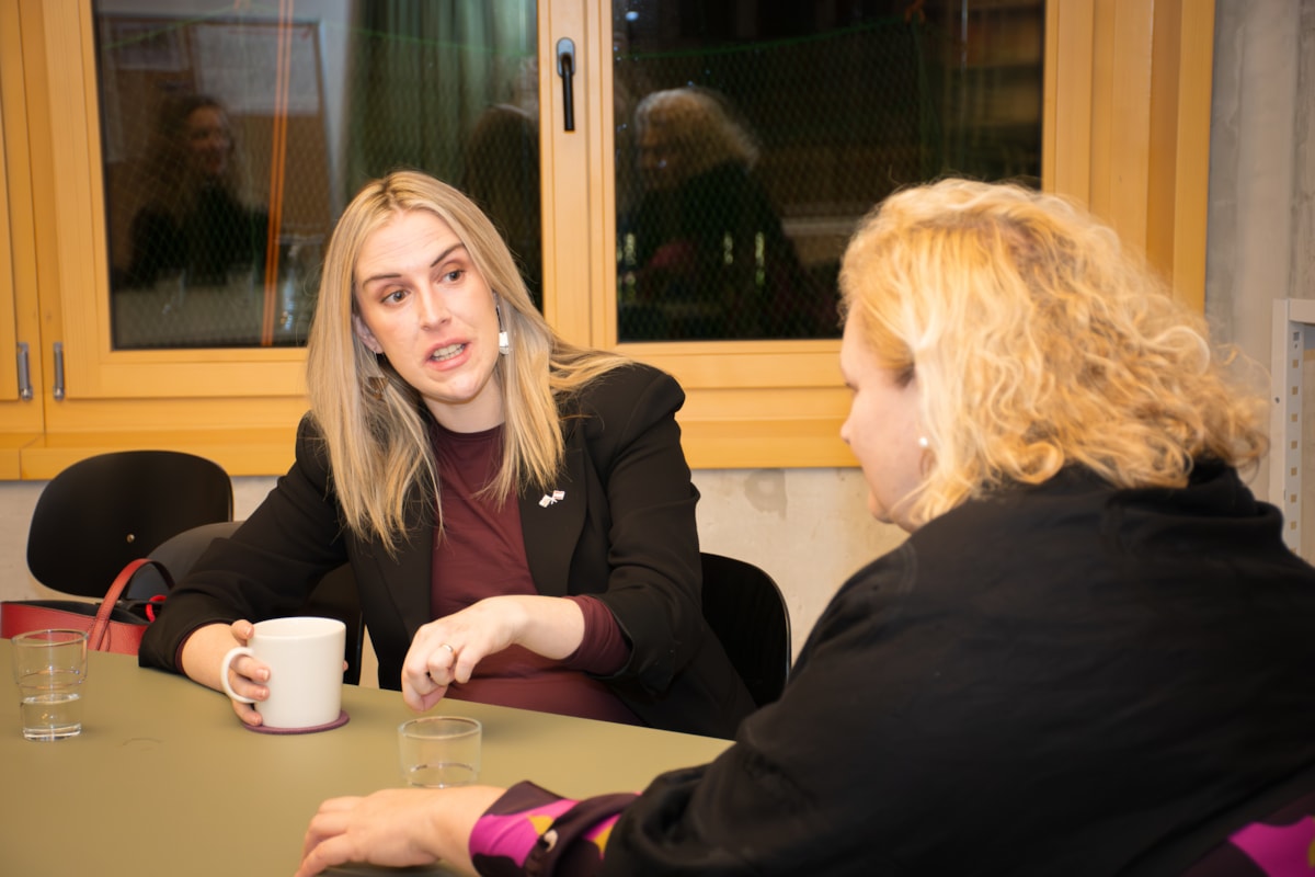 Minister for Mental Health and Wellbeing Sarah Murphy with CEO Elisabeth Bräutigam at the WHO Regions for Health Network Annual Conference; St. Pölten, Austria