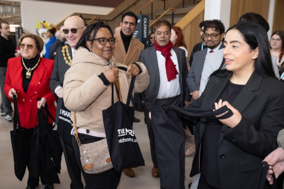 market opens 280326 020