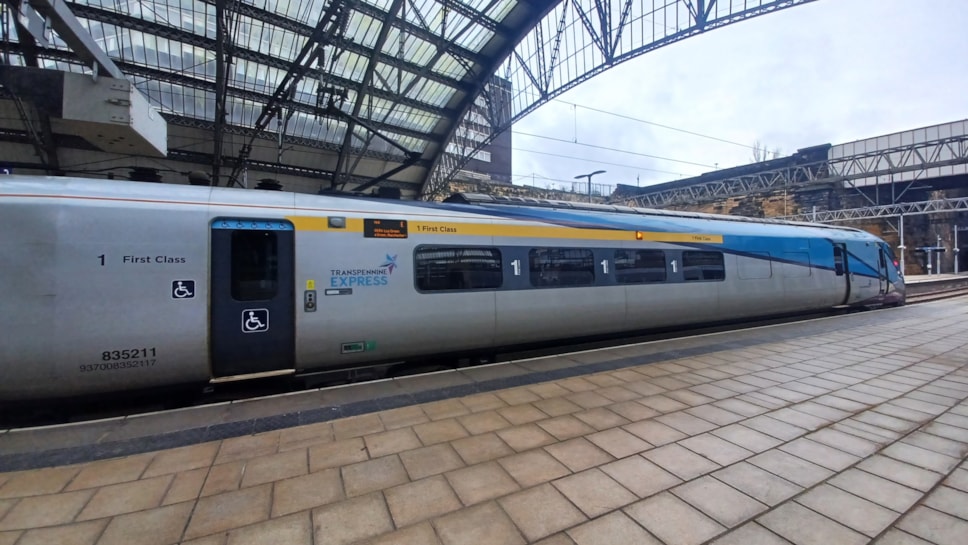 New customer signage on TPE's 802 fleet (10)