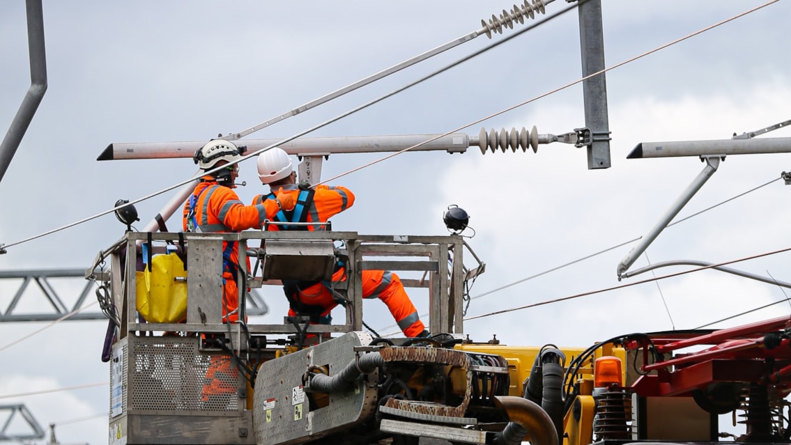Plan ahead: Electrification works between Haymarket and Dalmeny in January: Wiring-41