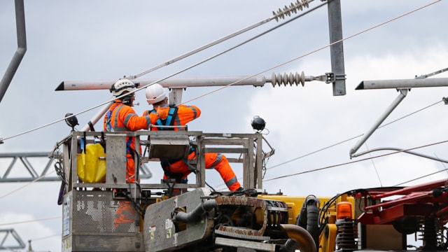 Plan ahead: Electrification works between Haymarket and Dalmeny in January: Wiring-41