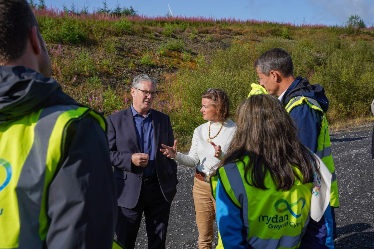 FM Eluned Morgan & PM Keir Starmer at Windfarm in Carmarthenshire-9