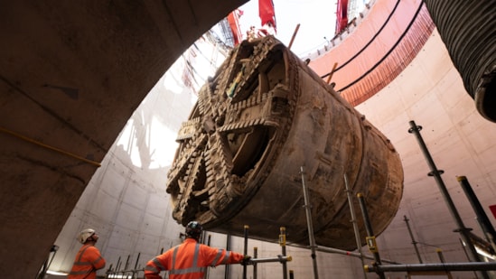 NEW TIMELAPSE – HS2 lifts fourth giant tunnelling machine after 3.4-mile journey under the capital: TBM Anne lifted at Green Park Way tunnel shaft 24th August 2025-3
