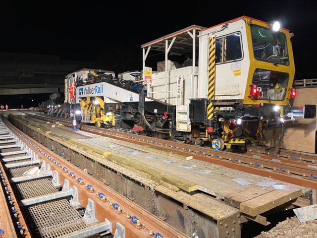 Equipment used to refurbish Plym bridge: Equipment used to refurbish Plym bridge